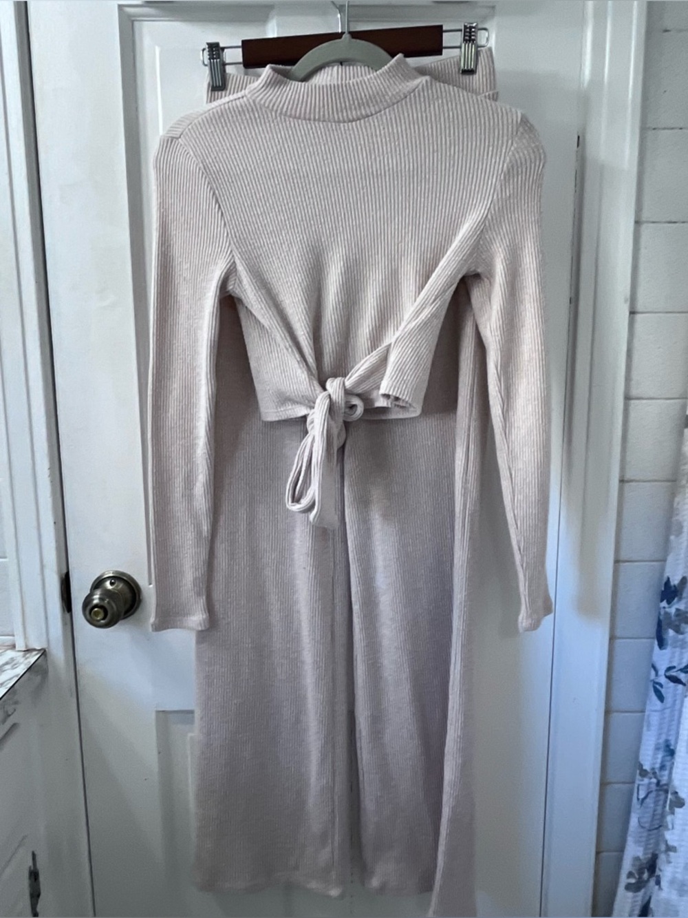 Almost Famous Cream Ribbed Knit Lounge Set. Women’s Size Small